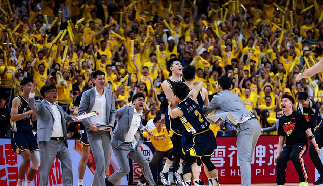 乐鱼体育-5月12日！京粤大战第三场，许利民需明确轮换，杜锋能否创造奇迹